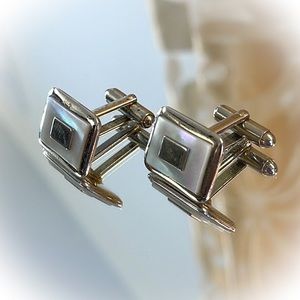 💕Mother of Pearl Vintage Gold Tone Cuff Links💕